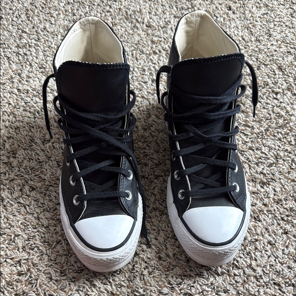 Converse Black and White Chuck Taylor Platform High-Tops barely worn